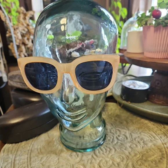 Isaac Mirzrahi Oversize sunglasses like new Isaac Mizrahi Oversized Acetate Frame Sunglasses main image 3